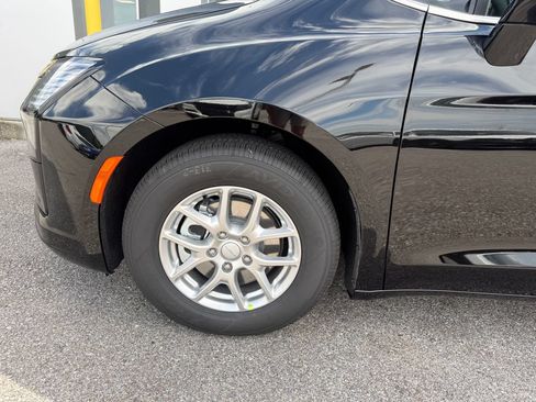 New 2027 Chrysler Pacifica Select FWD image 23