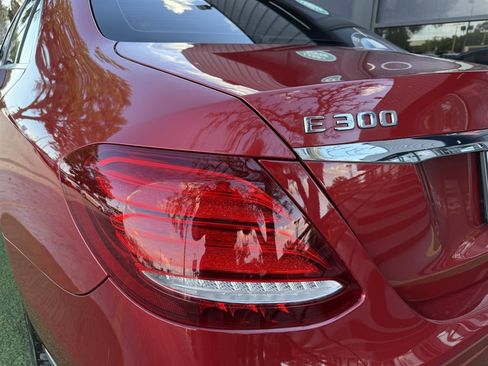 Used 2017 Mercedes-Benz E 300 4MATIC image 11