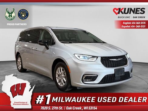 Used 2024 Chrysler Pacifica Touring-L FWD image 1
