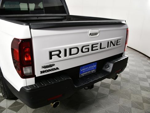Used 2025 Honda Ridgeline Black Edition image 15