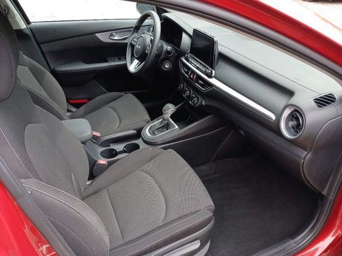 Used 2024 Kia Forte LXS w/ LXS Technology Package FWD image 9
