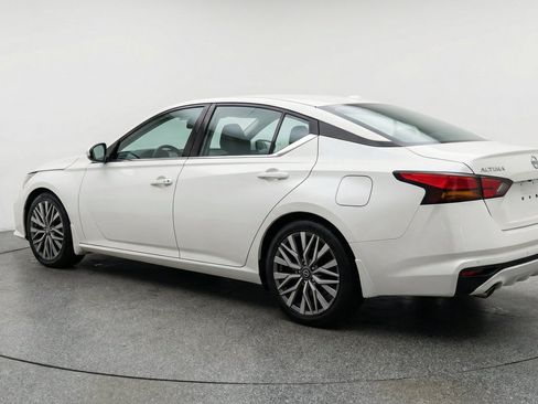 Used 2025 Nissan Altima 2.5 SV FWD image 6
