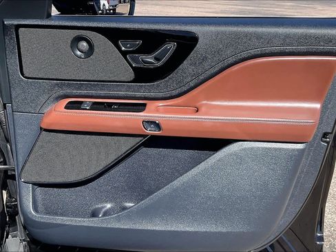 Used 2025 Lincoln Aviator Reserve image 23