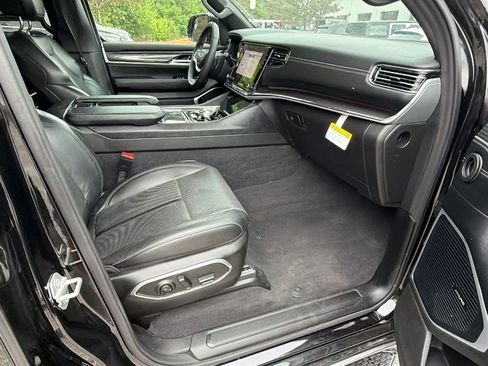 Certified 2024 Jeep Wagoneer 4WD image 19