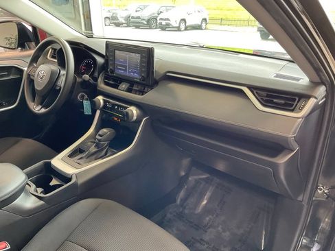 Used 2020 Toyota RAV4 LE FWD image 18