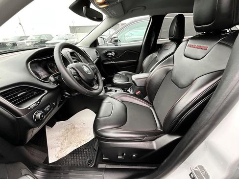 Used 2022 Jeep Cherokee Trailhawk w/ Comfort/Convenience Group image 13