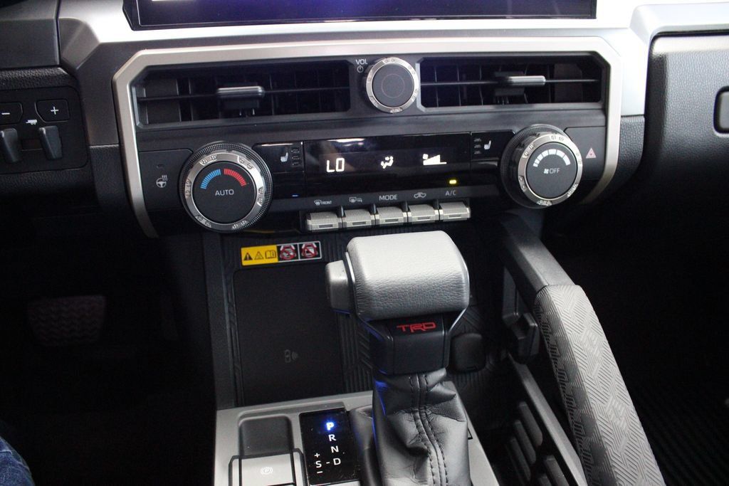 Certified 2025 Toyota Tacoma TRD Off-Road w/ TRD Off Road Upgrade Package AWD/4WD image 39