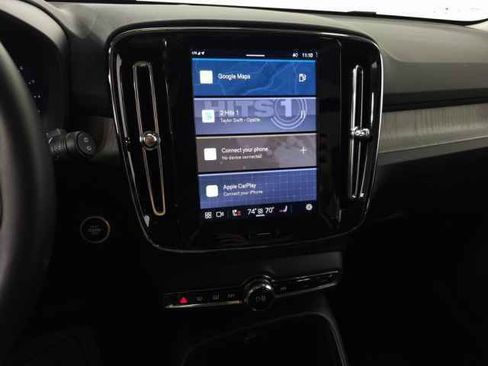 Certified 2025 Volvo XC40 B5 Core image 24