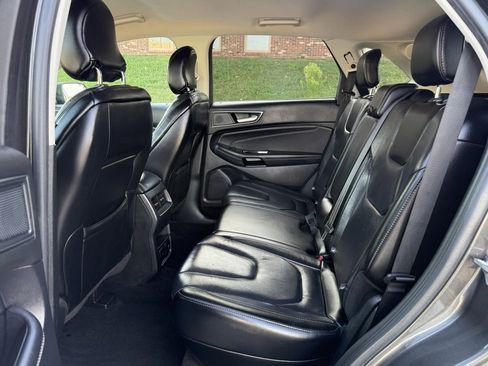 Used 2019 Ford Edge Titanium image 13