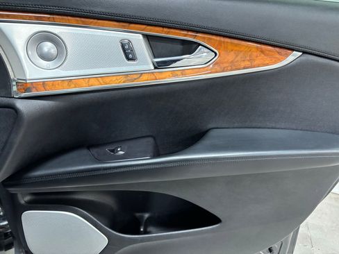 Used 2017 Lincoln MKX Reserve w/ Luxury Package image 16