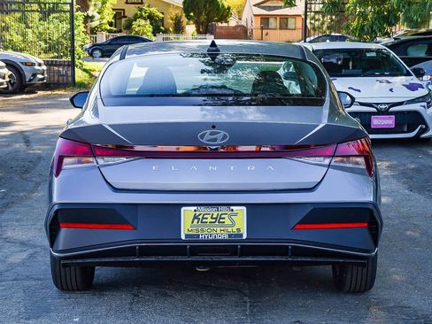 New 2026 Hyundai Elantra SE image 5