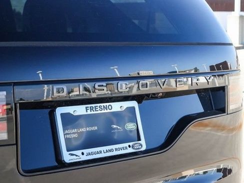 Used 2025 Land Rover Discovery Dynamic SE AWD/4WD image 12