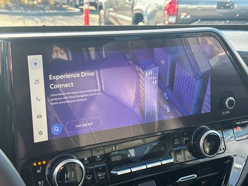 Used 2023 Toyota Highlander Limited image 21