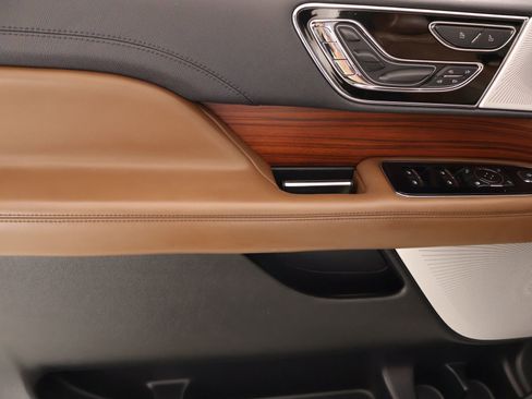 Certified 2024 Lincoln Navigator Reserve AWD/4WD image 18