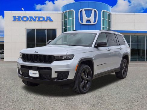Used 2025 Jeep Grand Cherokee L Laredo RWD image 7