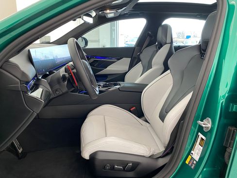 Used 2026 BMW M5 w/ Executive Package image 5