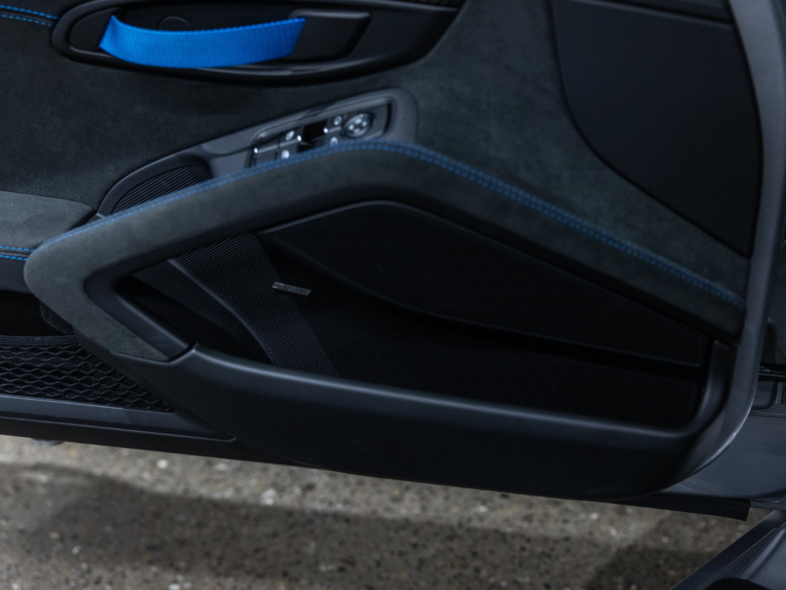 Certified 2025 Porsche 718 Boxster Spyder RS RWD image 37