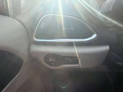 Used 2018 Chrysler Pacifica Touring-L Plus FWD image 10