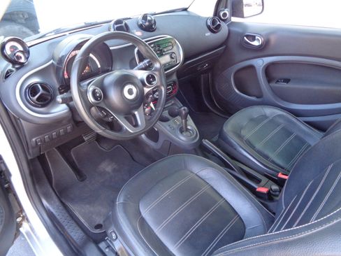 Used 2016 smart fortwo passion image 5