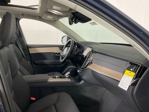 New 2026 Volvo XC90 B5 Plus w/ Protection Package Premier image 31
