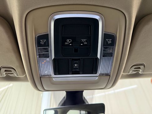 Used 2019 RAM 1500 Laramie AWD/4WD image 34