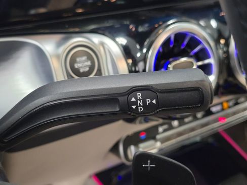 Used 2023 Mercedes-Benz GLB 250 4MATIC w/ Premium Package image 16