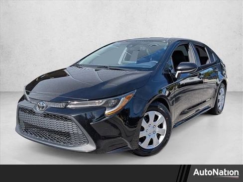 Used 2022 Toyota Corolla LE image 1