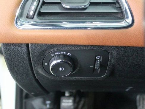 Used 2018 Chevrolet Cruze Premier image 11