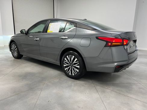 Used 2024 Nissan Altima 2.5 SV AWD/4WD image 5