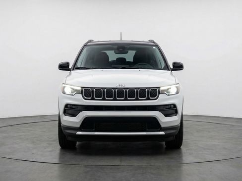 Used 2025 Jeep Compass Limited AWD/4WD image 2