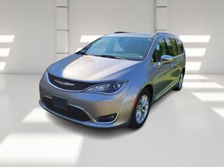 Used 2019 Chrysler Pacifica Limited image 1