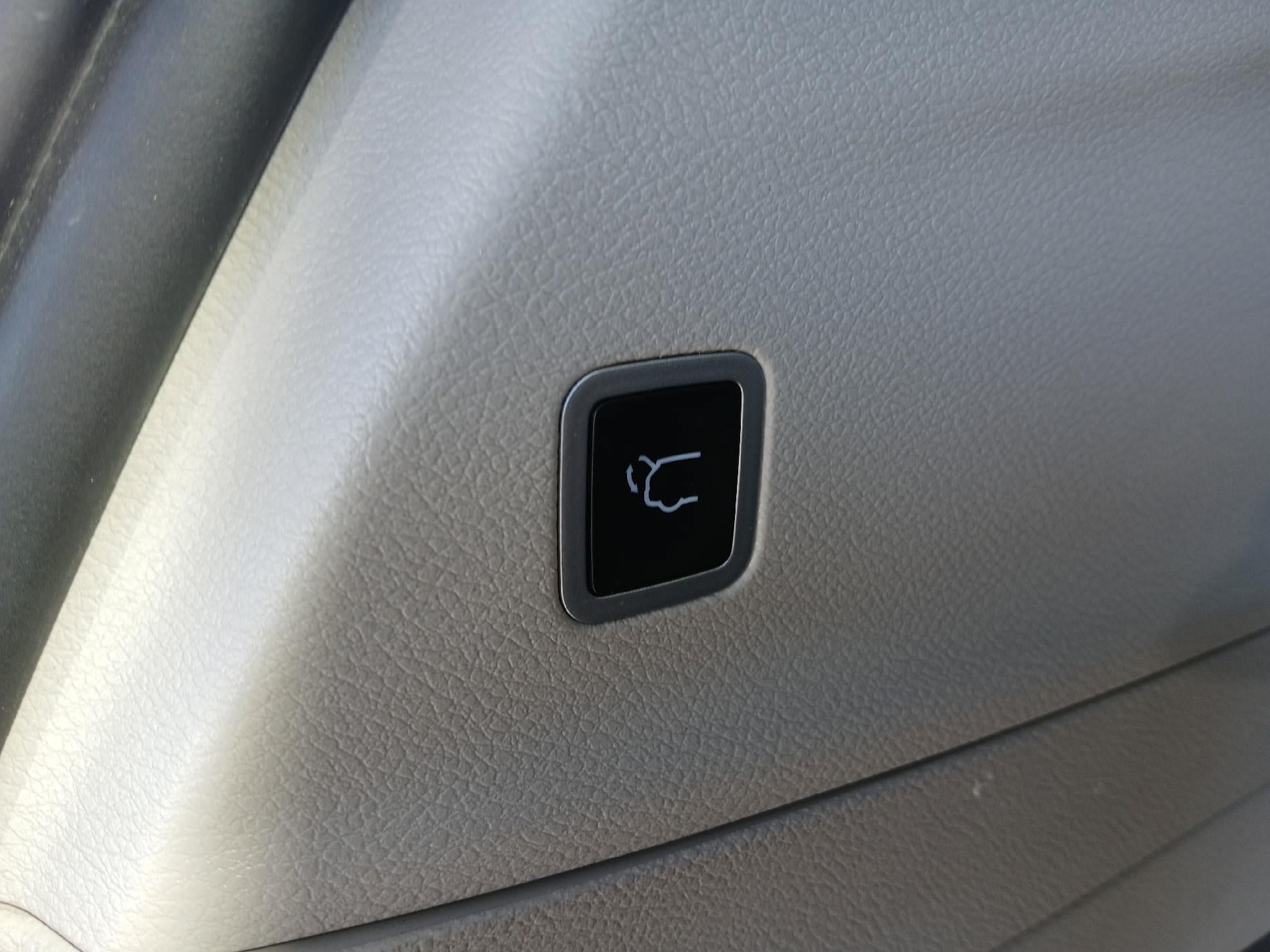Used 2024 Chrysler Pacifica Touring-L FWD image 18