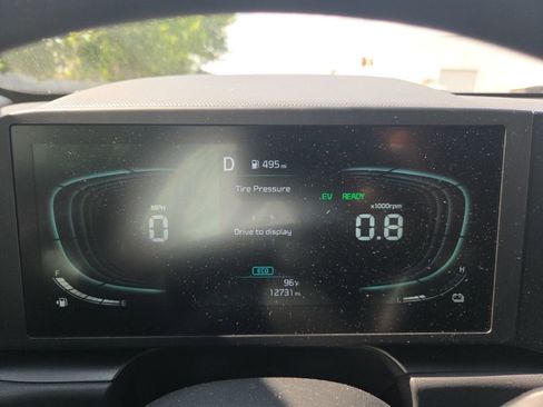 Used 2025 Kia Niro LX FWD image 2