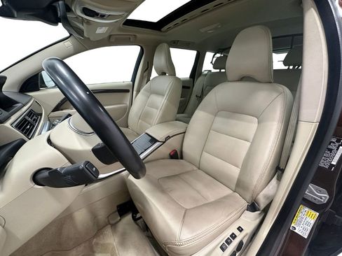 Used 2016 Volvo XC70 T5 Premier w/ Protection Package image 12