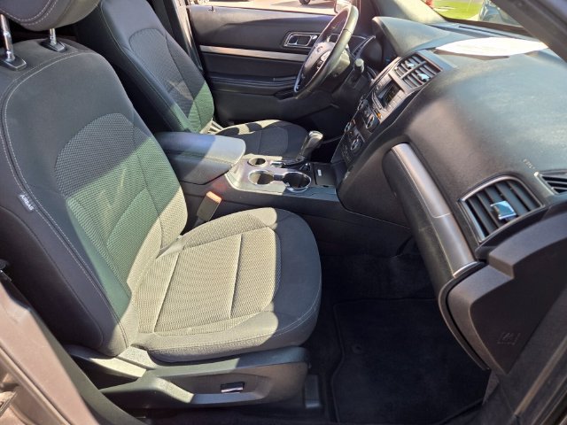 Used 2018 Ford Explorer XLT FWD image 16