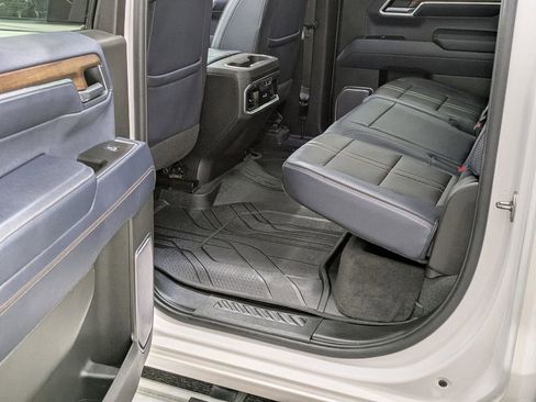 Used 2022 Chevrolet Silverado 1500 High Country w/ Technology Package image 33