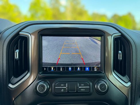 Used 2021 Chevrolet Silverado 1500 High Country w/ Technology Package AWD/4WD image 19