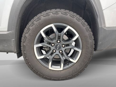 Used 2025 Chevrolet Equinox ACTIV w/ Safety and Technology Package AWD/4WD image 13