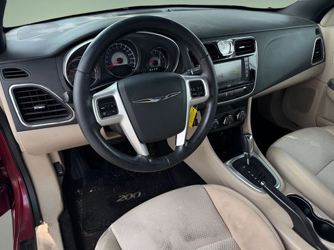 Used 2011 Chrysler 200 Touring FWD image 17