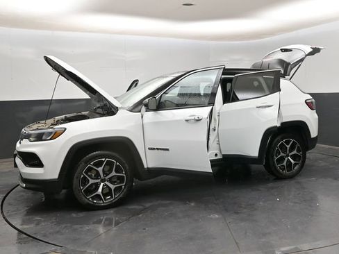 Used 2025 Jeep Compass Limited AWD/4WD image 29