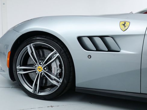 Certified 2018 Ferrari GTC4Lusso image 12