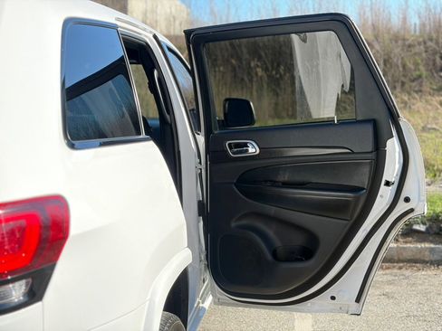 Used 2018 Jeep Grand Cherokee Altitude image 17