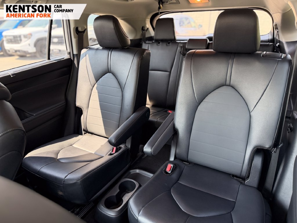 Used 2025 Toyota Highlander XLE AWD/4WD image 31