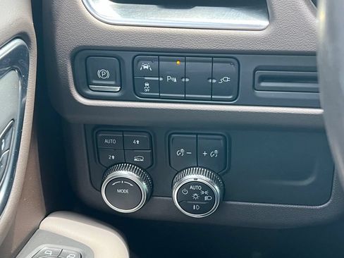 Used 2021 GMC Yukon XL SLT w/ Rear Media and Nav Package AWD/4WD image 32