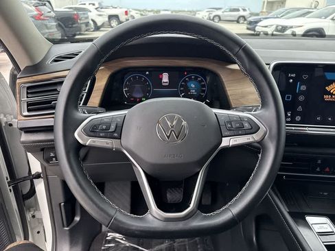 Used 2025 Volkswagen Atlas SE FWD image 14