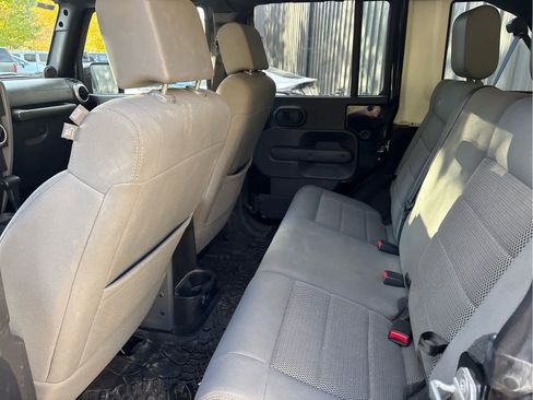 Used 2009 Jeep Wrangler Unlimited Sahara w/ Dual Top Group image 20