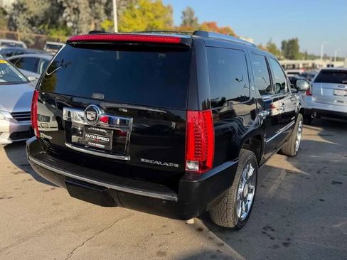 Used 2011 Cadillac Escalade 4WD Hybrid image 6