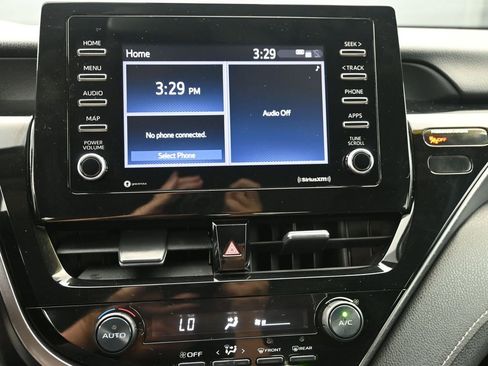 Used 2021 Toyota Camry SE image 10