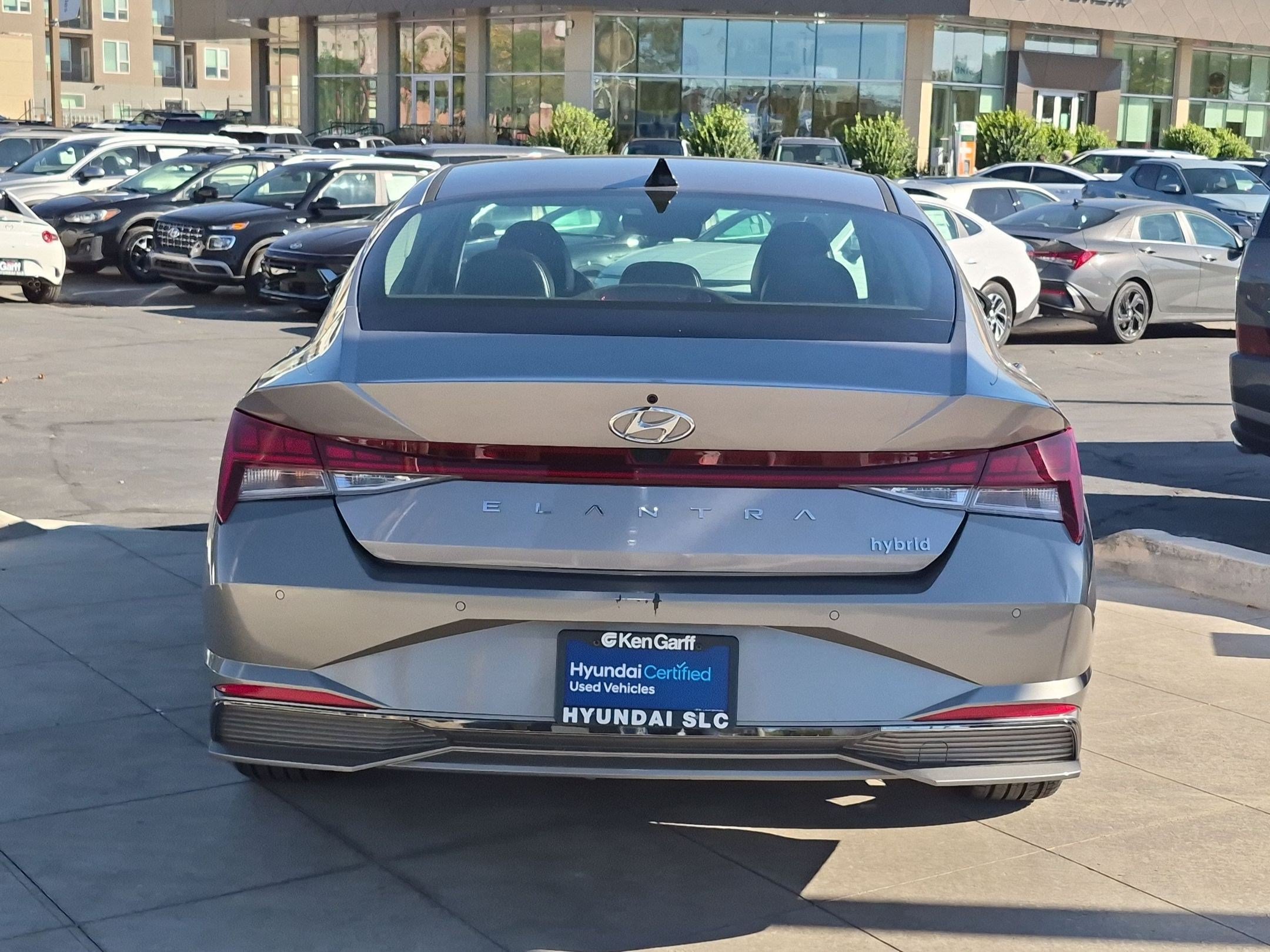 Certified 2023 Hyundai Elantra Limited w/ Preferred Accessory Package FWD image 5