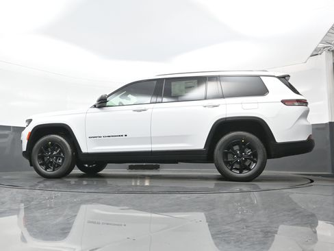 New 2025 Jeep Grand Cherokee L Altitude image 13